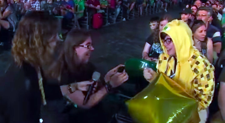 Man proposes to his ocelot girlfriend at Minecon 2015